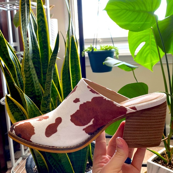ARIDER GIRL COW PRINT MULES - Picture 3 of 4